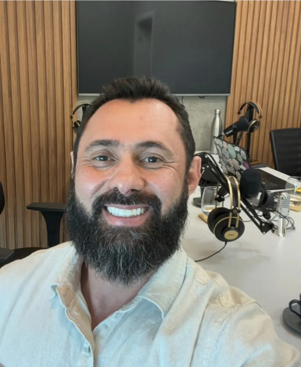 Anderson Khuririm, fundador do Instituto Khuririm, sorrindo